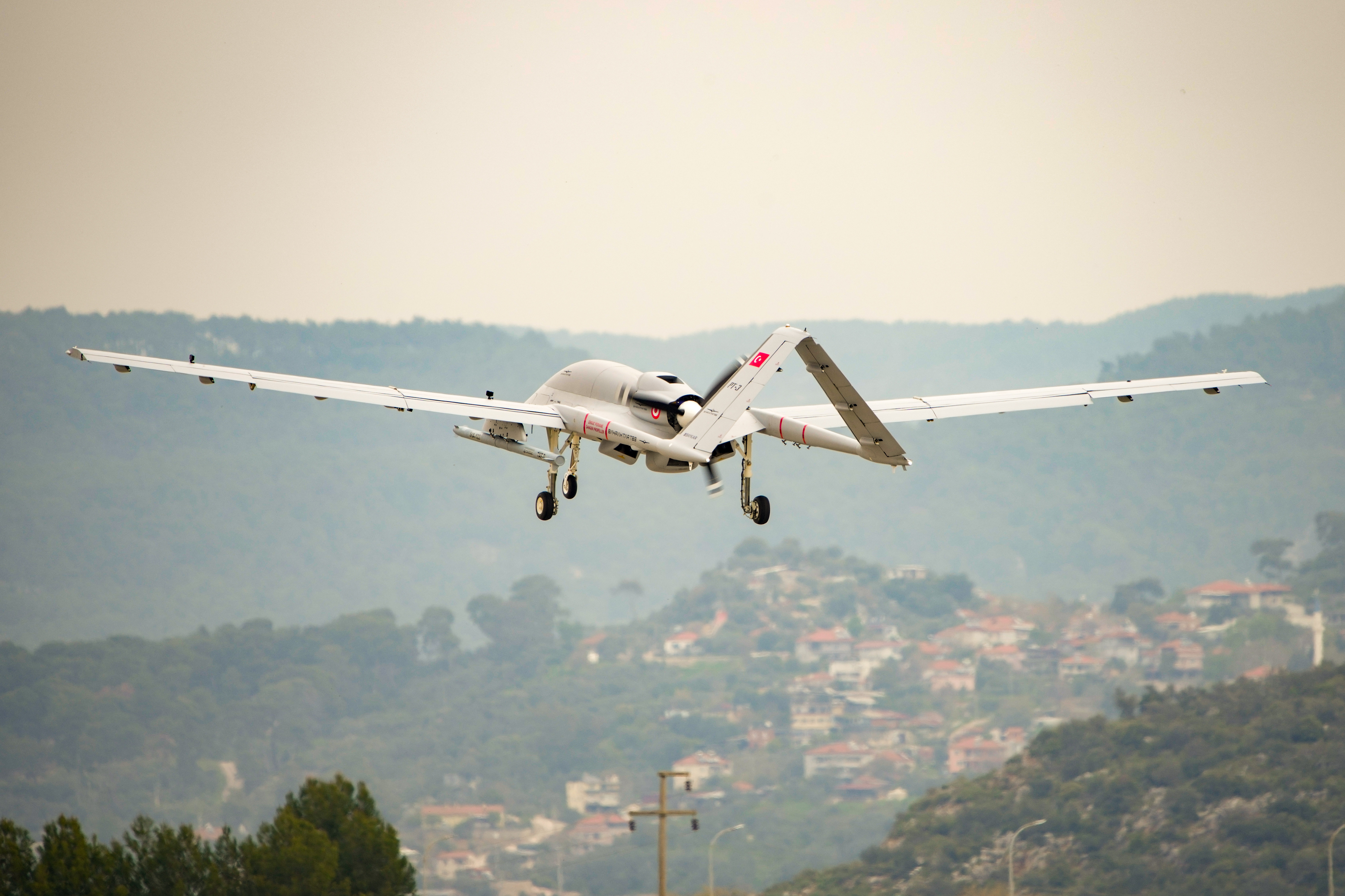 BAYRAKTAR TB3 SİHA’DAN SÜPERSONİK FÜZEYLE TAM İSABET!