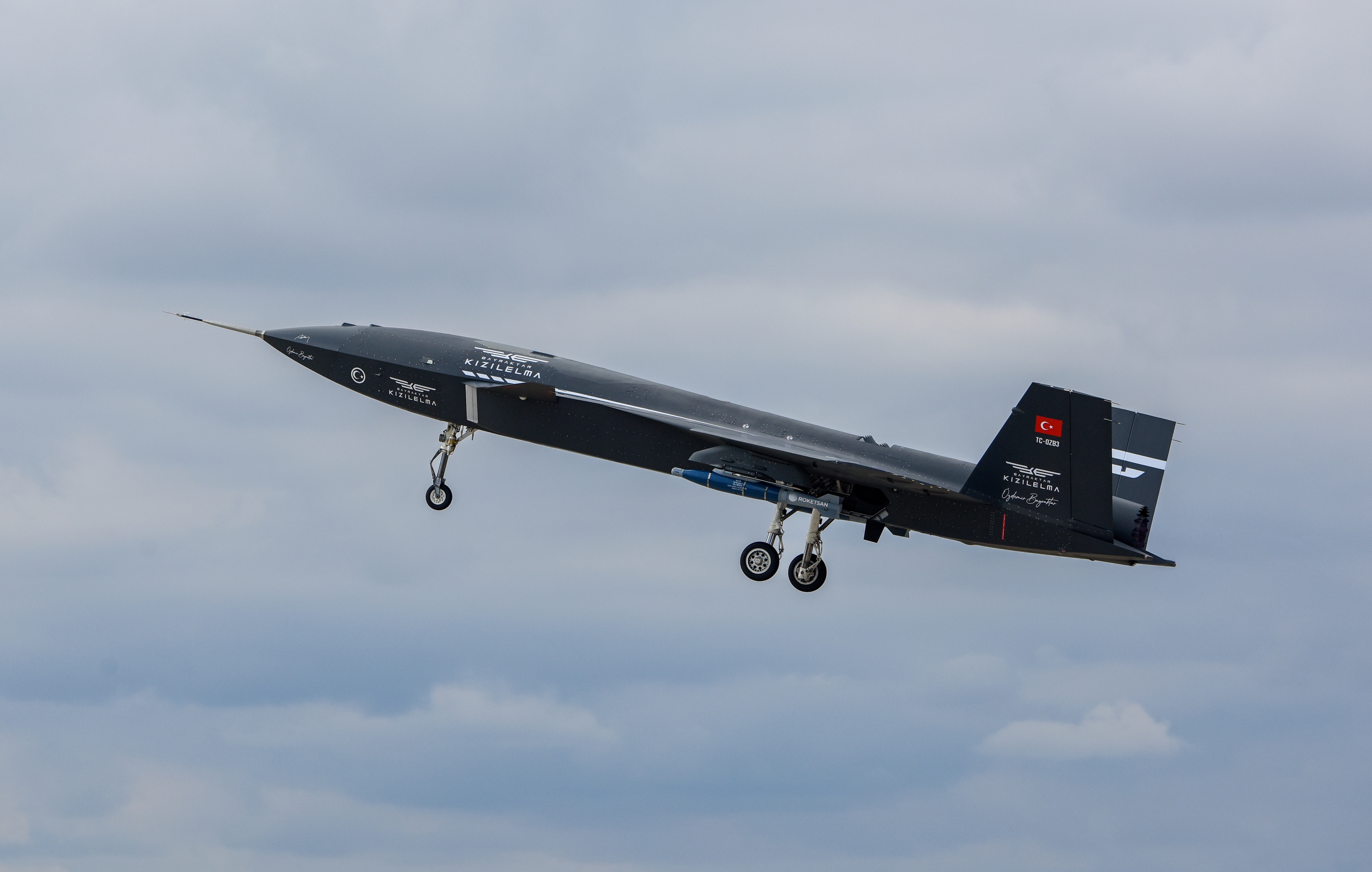 BAYRAKTAR KIZILELMA'DAN İLK ATIŞTA TAM İSABET!