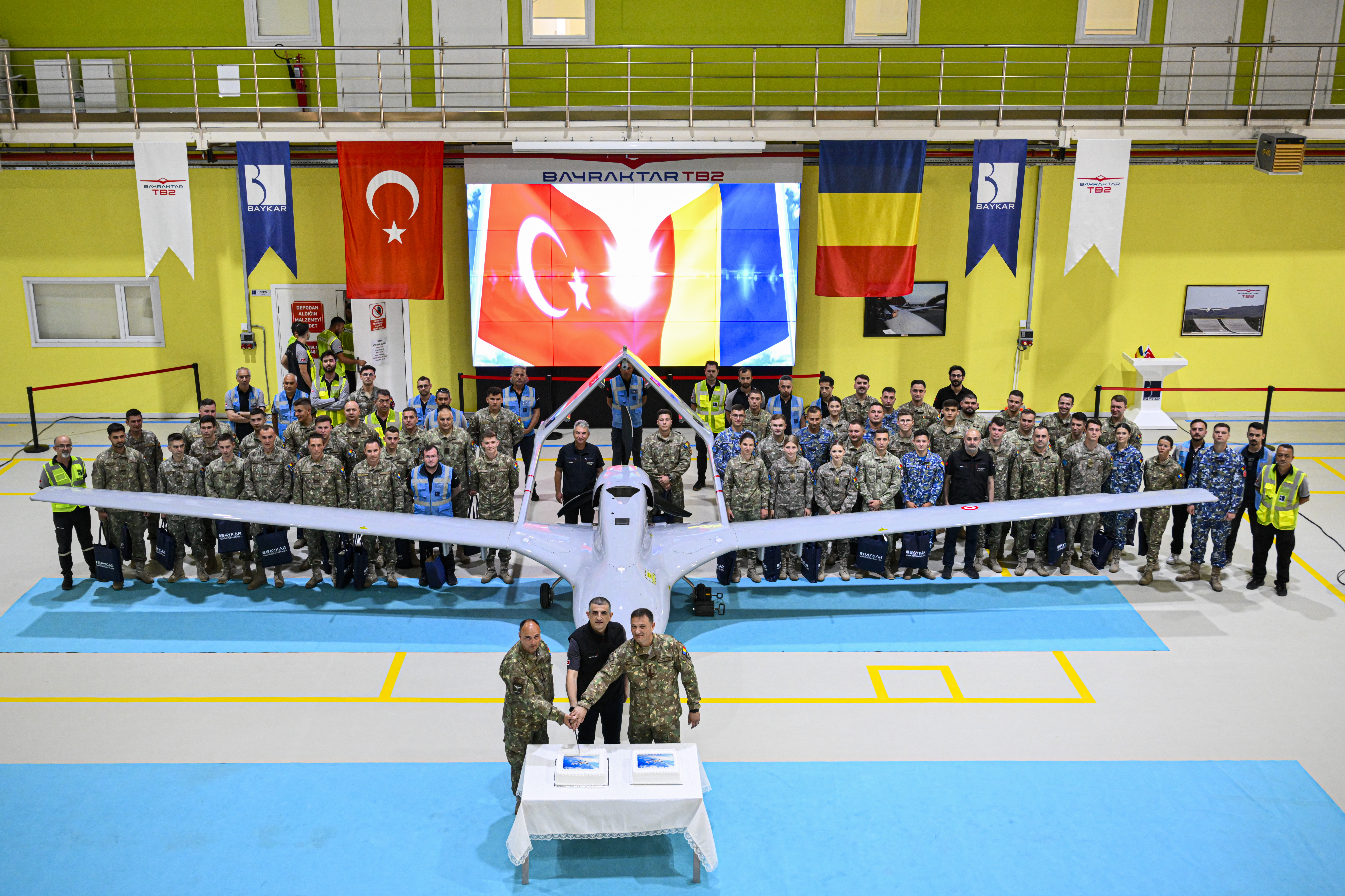 Romanya'nın Bayraktar TB2 SİHA operatörleri mezun oldu