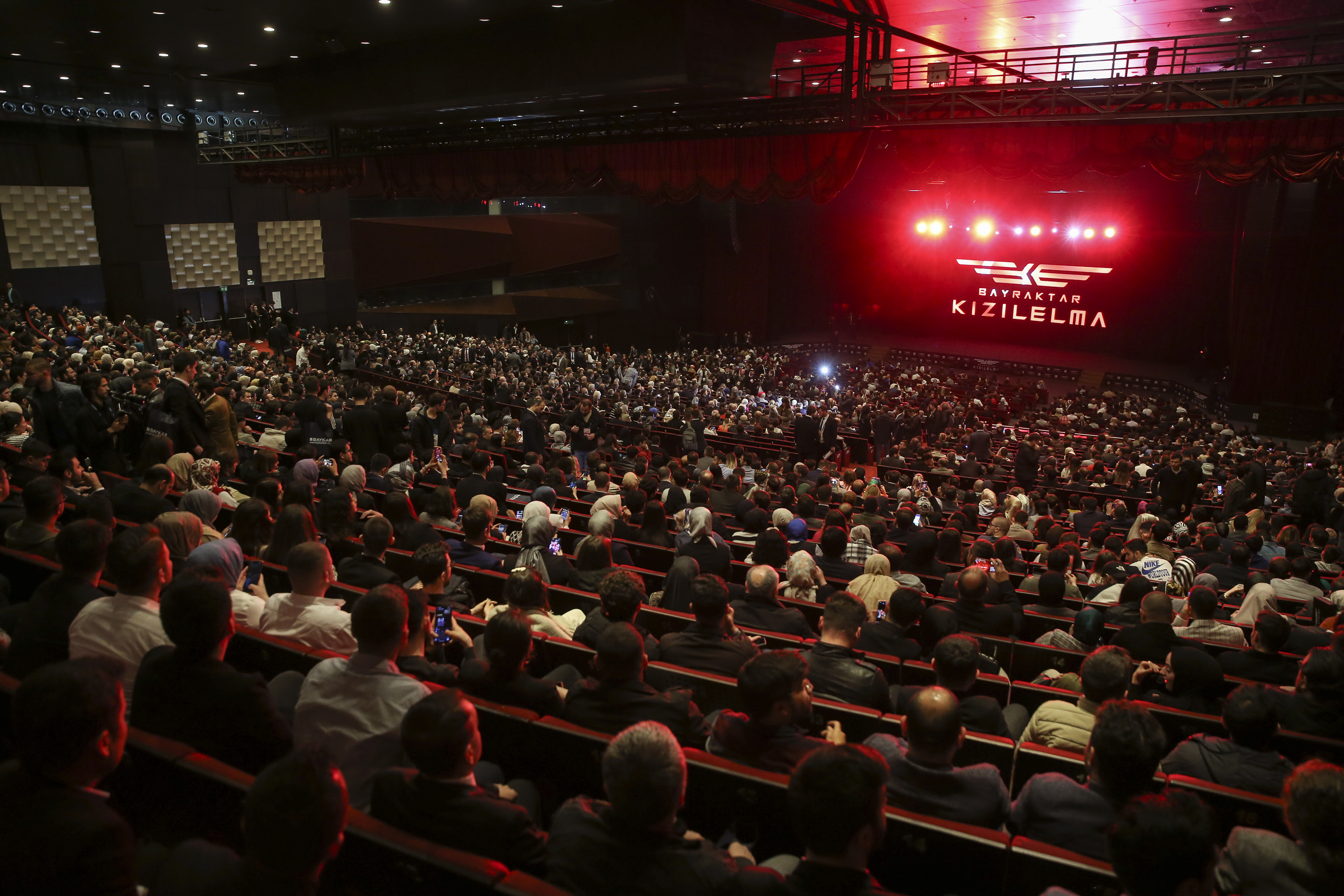 "Hedef KIZILELMA" belgeseli izleyiciyle buluştu
