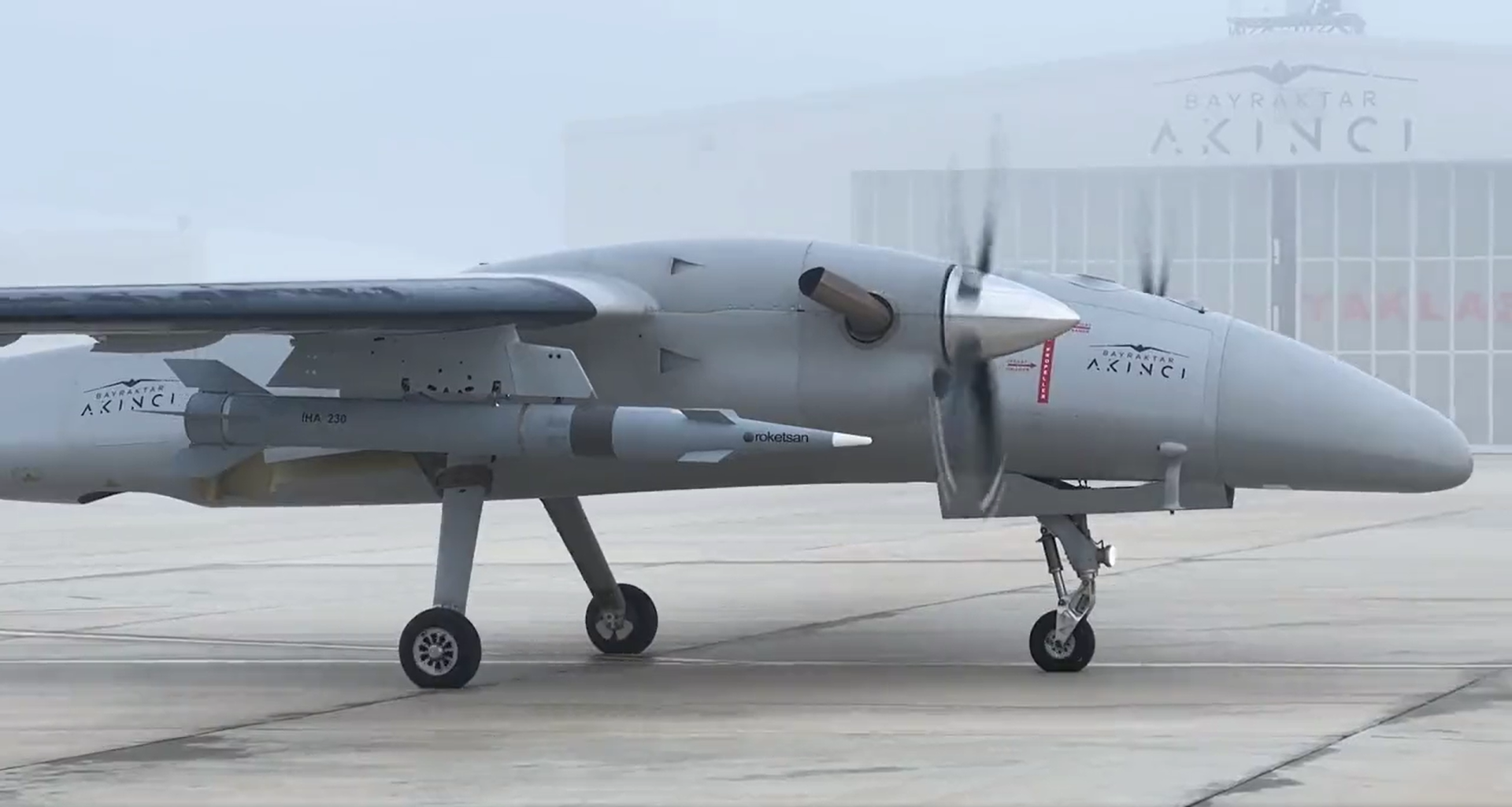 BAYRAKTAR AKINCI İHA-230 FÜZESİ İLE  140 KM’DEN TAM İSABETLE VURDU