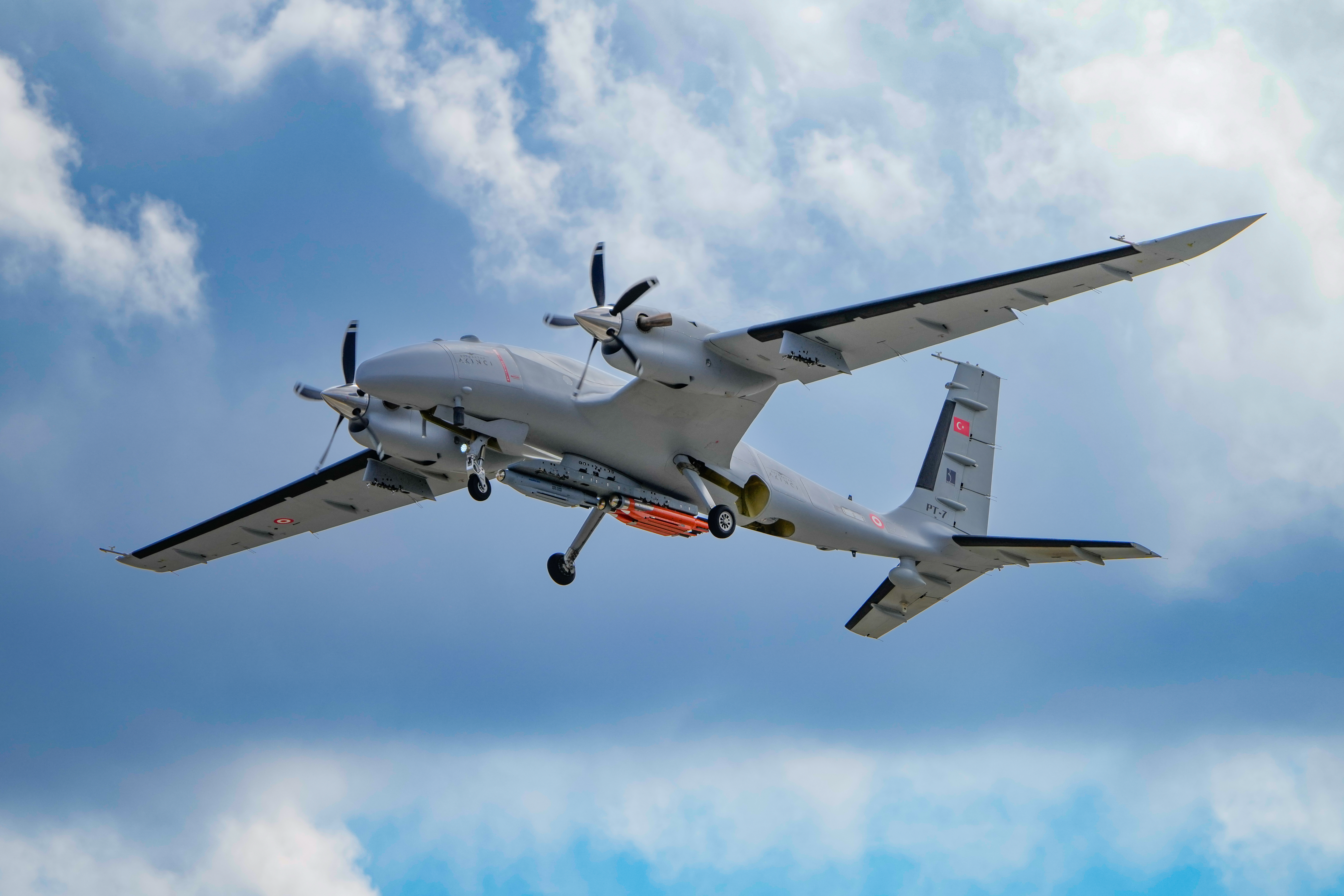 BAYRAKTAR AKINCI: BULL’S EYE WITH TOLUN IIR