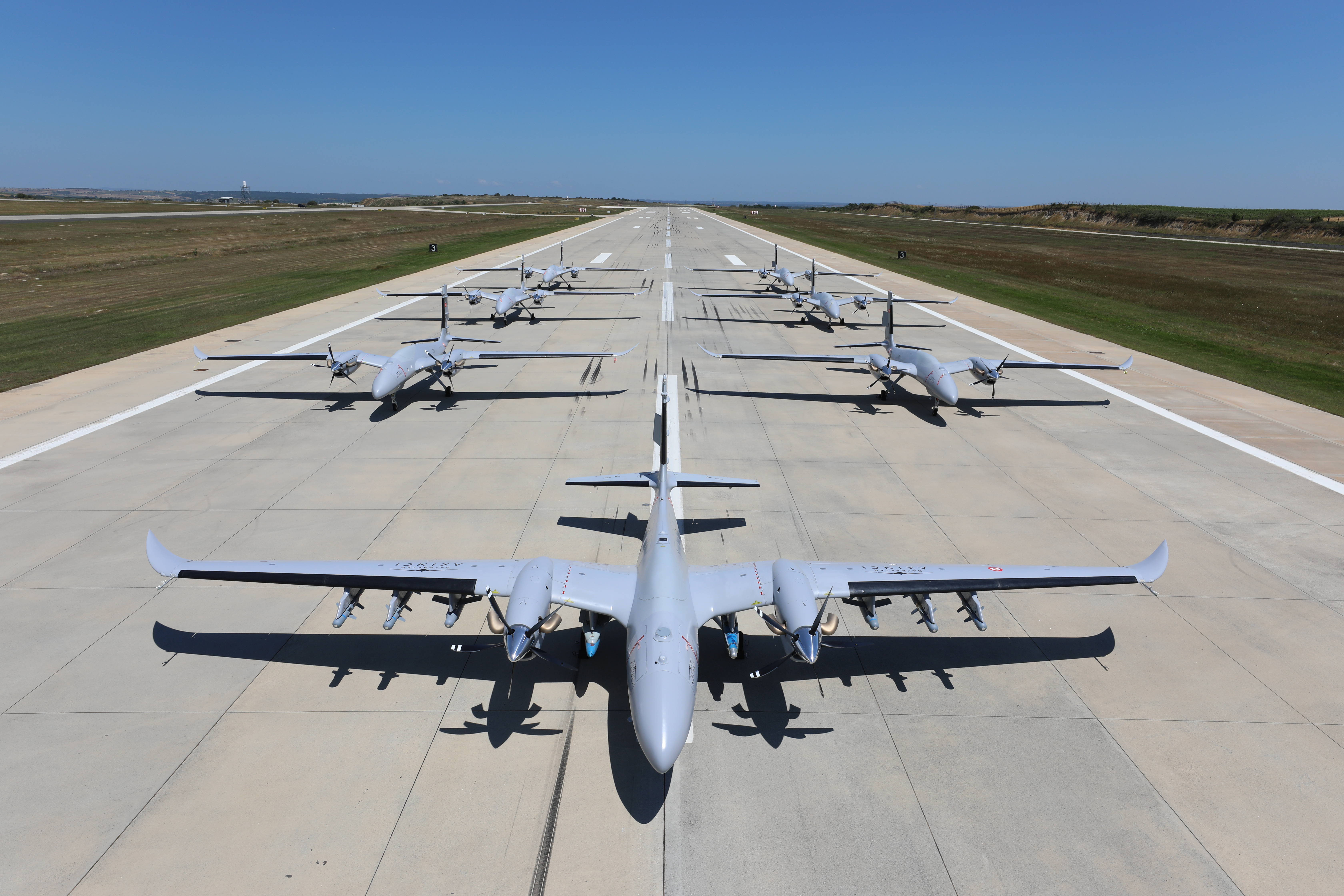 Bayraktar AKINCI filosu bir arada görüntülendi