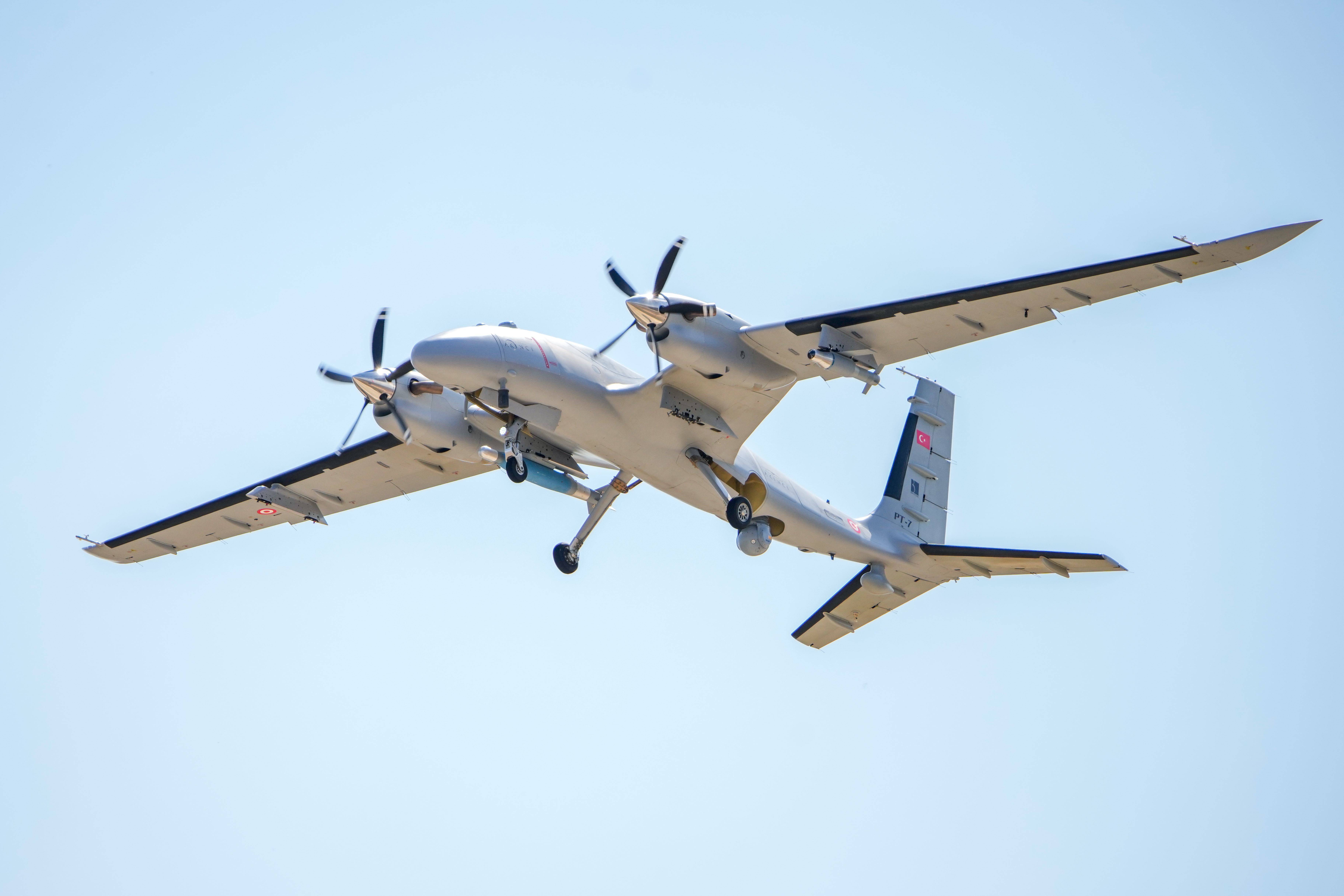 BAYRAKTAR AKINCI’DAN  ELÇİN 82 VE LAÇİN 82 İLE TAM İSABET