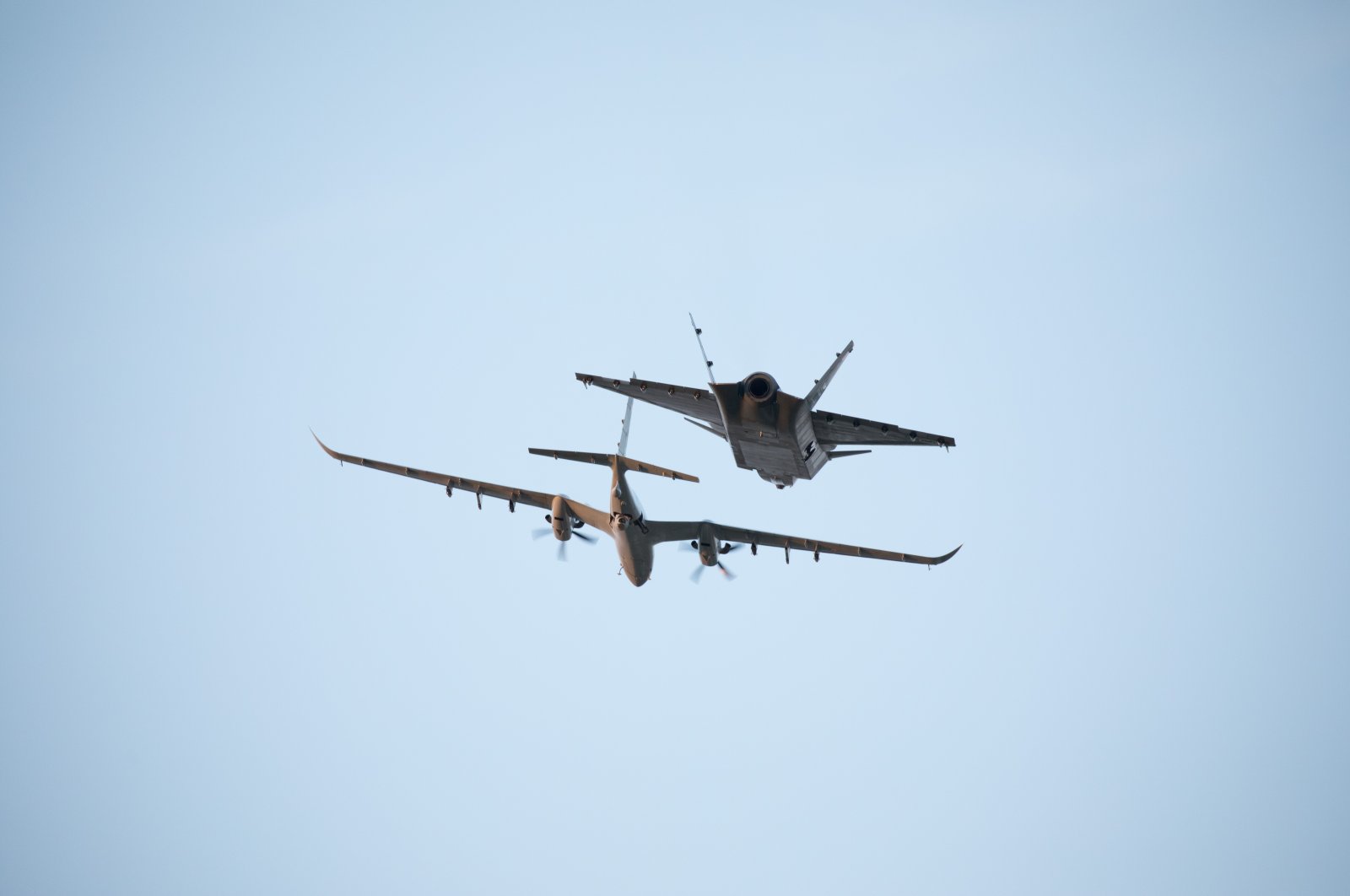 Turkish unmanned jet Kızılelma, drone Akıncı conduct formation flight